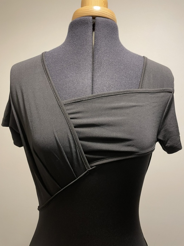 KŘÍŽENÉ BODY S KRÁTKÝM RUKÁVEM - Image 3